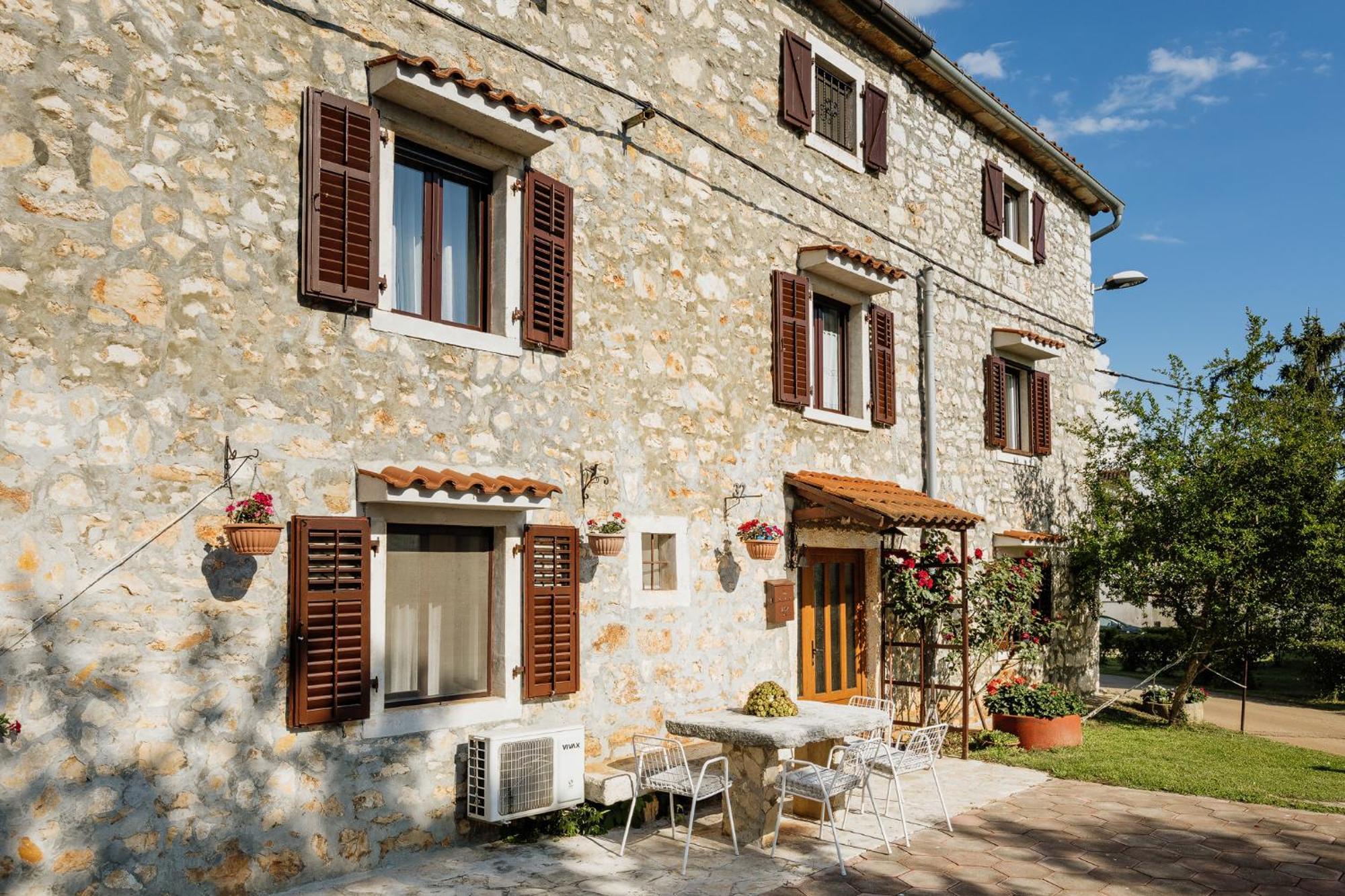 Apartments Mirna Stress Free Babici Bagian luar foto