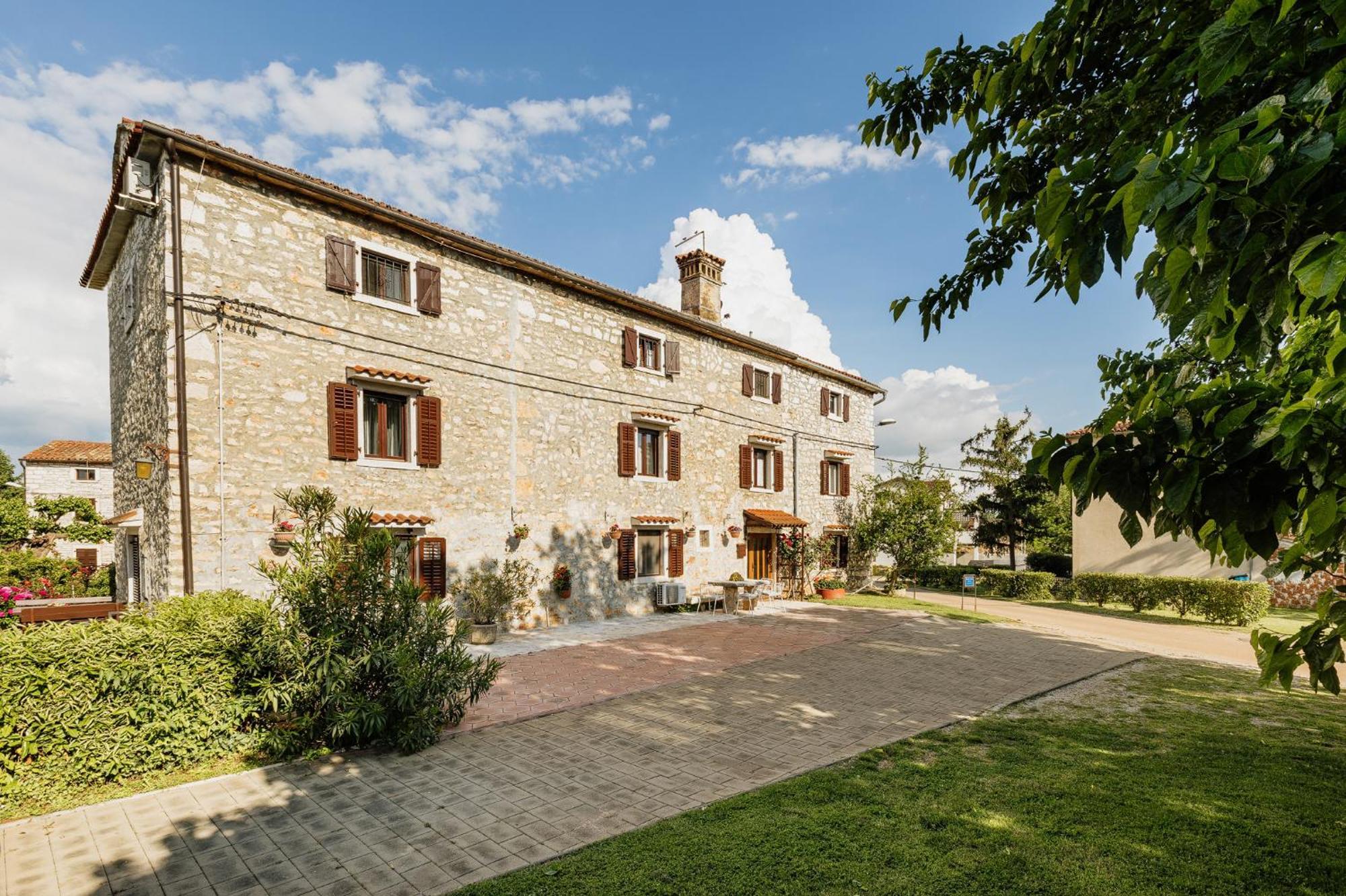 Apartments Mirna Stress Free Babici Bagian luar foto